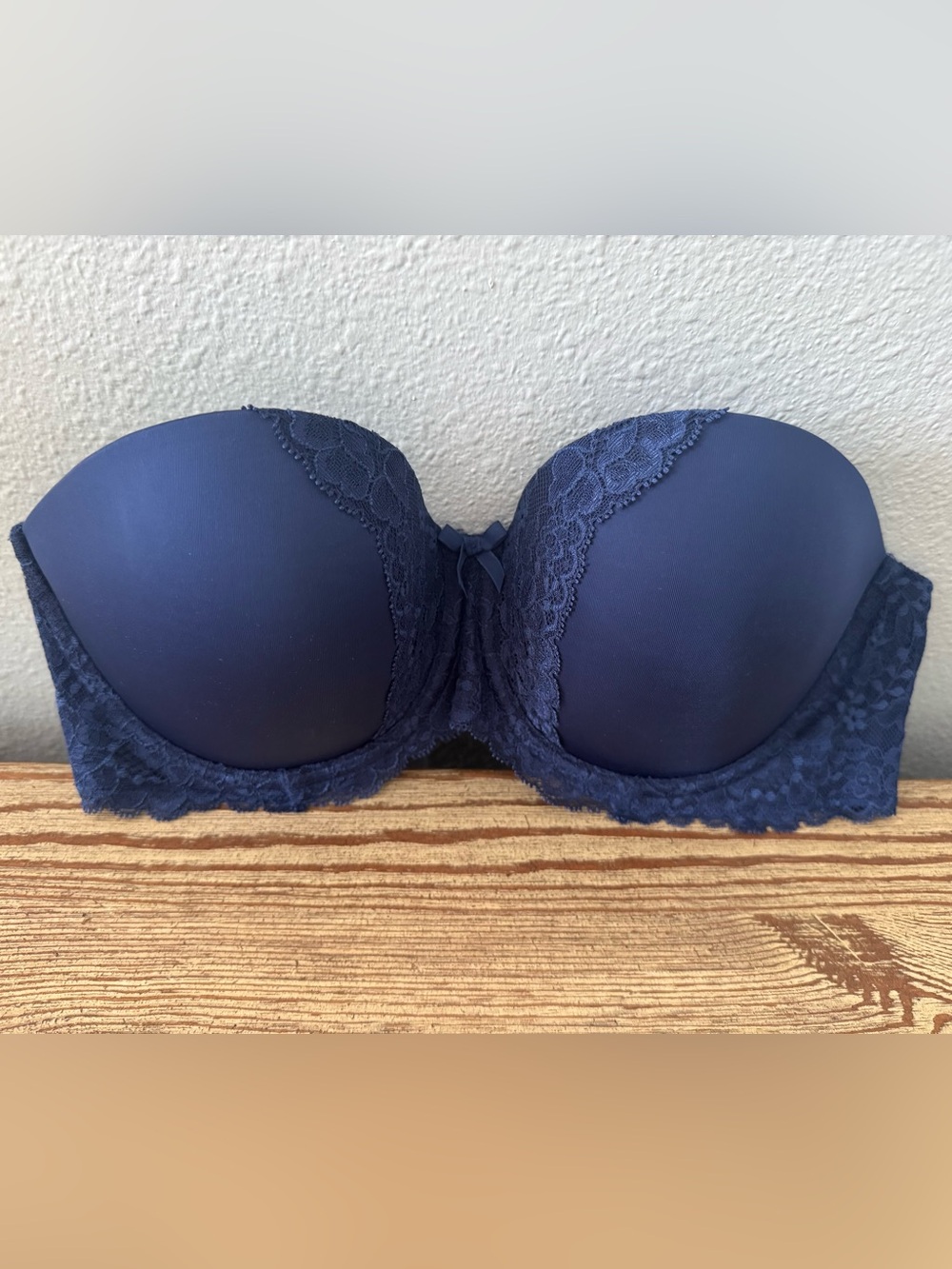 Victoria’s Secret 34D navy blue lace underwire strapless bra padded